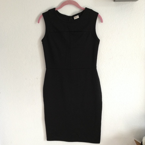 Merona Dresses & Skirts - MERONA black pencil style dress XS  career style